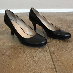 Black 2 inch heel shoes